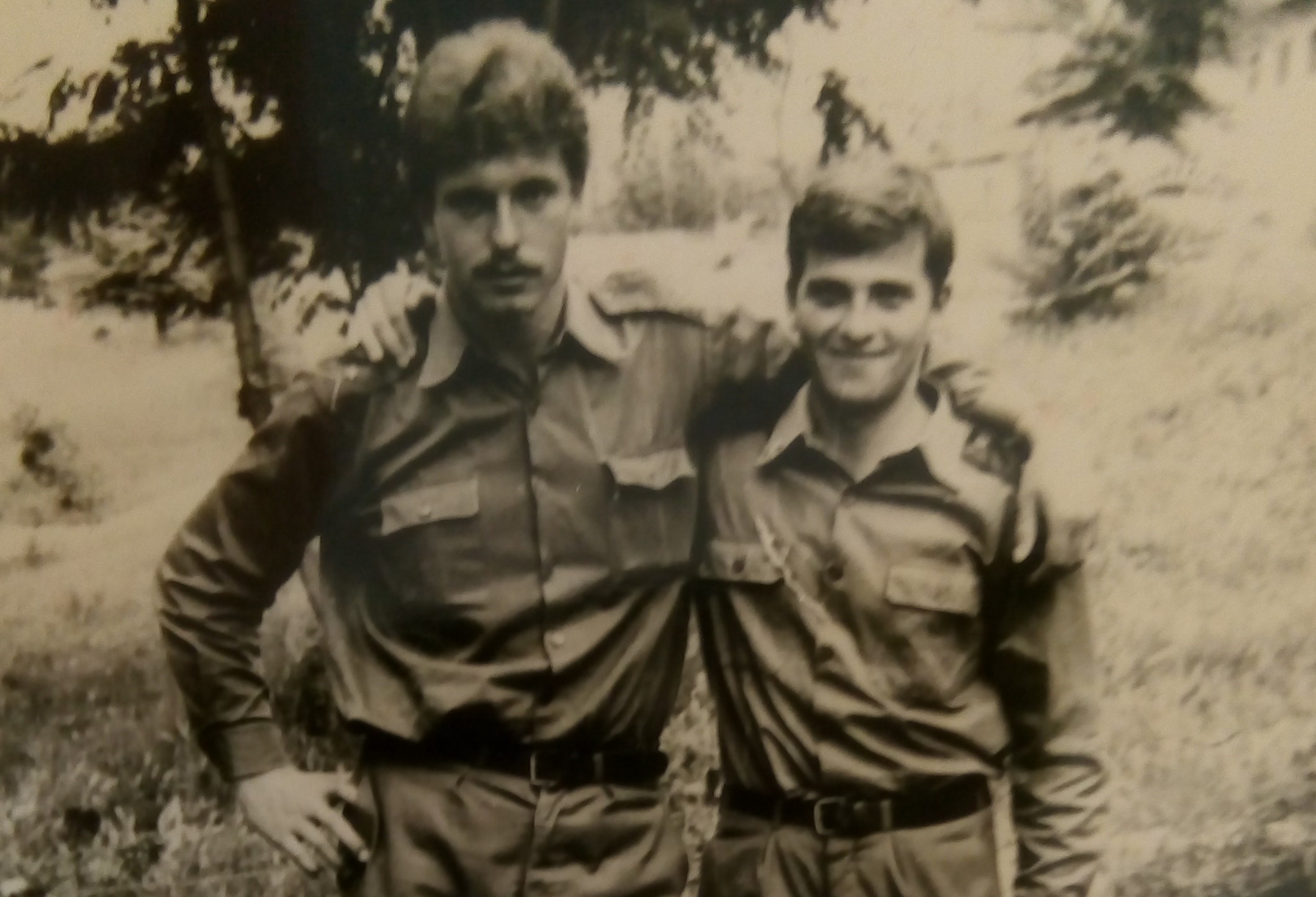 Edvard Brenčič, 72.klasa,<br />
   (na sliki desno); 72.klasa, stažiranje VP 2724  Strumica  1982/83